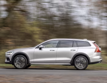 Volvo V60 B4 Cross Country [Worldwide] '2020–pr.