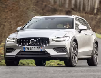 Volvo V60 B4 Cross Country [Worldwide] '2020–pr.