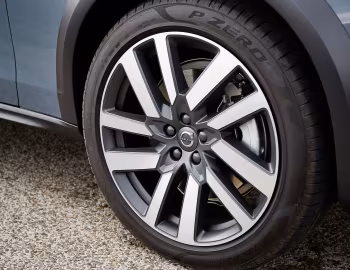 Volvo V90 B6 Cross Country [Japan] '2020–pr.