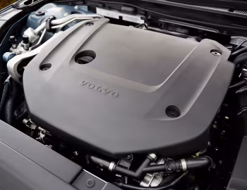 Sob o capô Volvo V90 B6 Cross Country [Japan] '2020–pr.
