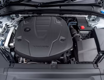 Sob o capô Volvo V90 D4 Inscription [UK-spec] '2016–pr.