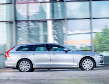 Volvo V90 D4 Inscription [UK-spec] '2016–pr.
