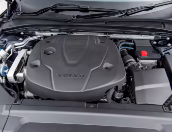 Sob o capô Volvo V90 D4 Momentum [UK-spec] '2016–pr.