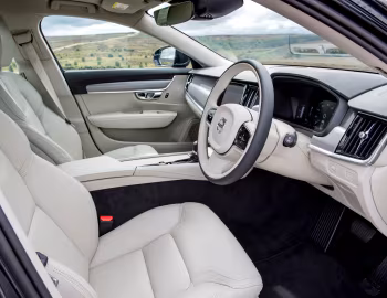 Interior Volvo V90 D4 Momentum [UK-spec] '2016–pr.