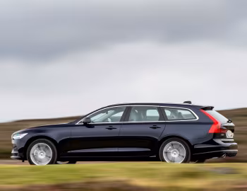 Volvo V90 D4 Momentum [UK-spec] '2016–pr.