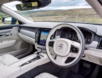 Interior Volvo V90 D4 Momentum [UK-spec] '2016–pr.