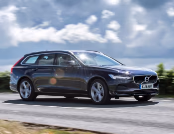 Volvo V90 D4 Momentum [UK-spec] '2016–pr.