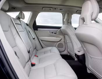 Interior Volvo V90 D4 Momentum [UK-spec] '2016–pr.