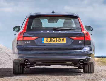 Volvo V90 D4 Momentum [UK-spec] '2016–pr.