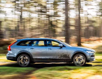 Volvo V90 D5 Cross Country [UK-spec] '2017–pr.