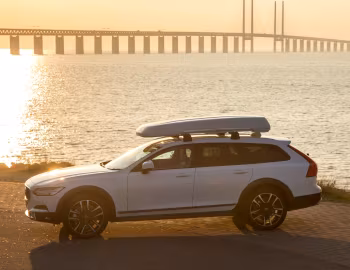 Volvo V90 T6 Cross Country [UK-spec] '2016–pr.