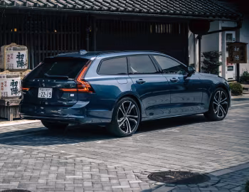 Volvo V90 T8 AWD Recharge Ultimate [Japan] '2022–pr.