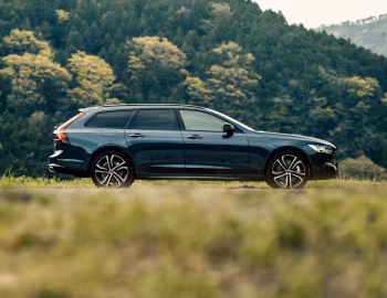 Volvo V90 T8 AWD Recharge Ultimate [Japan] '2022–pr.
