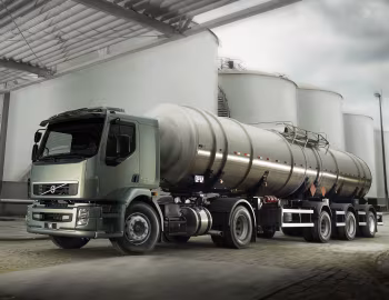 Volvo VM 330 4×2 Tractor '2012–14