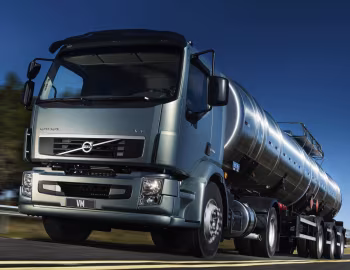 Volvo VM 330 4×2 Tractor '2012–14