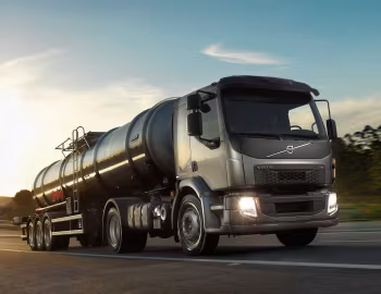 Volvo VM 330 4×2 Tractor '2014–19