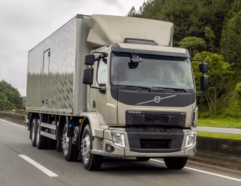 Volvo VM 330 8×2 '2019–pr.