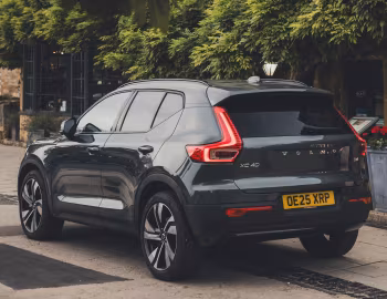 Volvo XC40 B4 [UK-spec] '2022–pr.