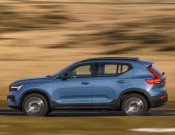 Volvo XC40 B3 Ultimate [UK-spec] '2022–н.в.