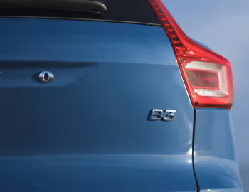 Volvo XC40 B3 Ultimate [UK-spec] '2022–pr.
