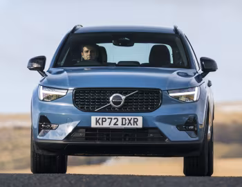 Volvo XC40 B3 Ultimate [UK-spec] '2022–н.в.
