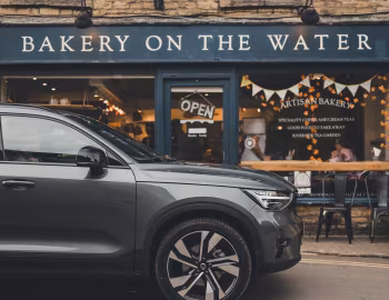 Volvo XC40 B4 [UK-spec] '2022–pr.