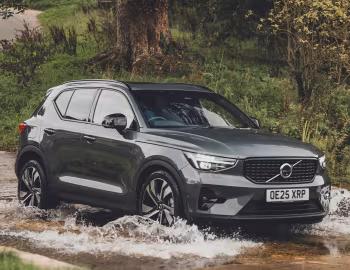 Volvo XC40 B4 [UK-spec] '2022–pr.