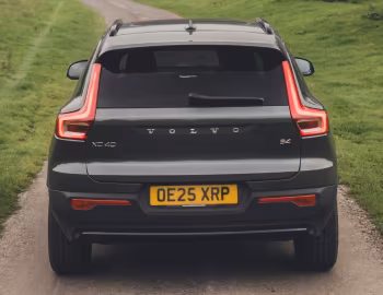 Volvo XC40 B4 [UK-spec] '2022–pr.