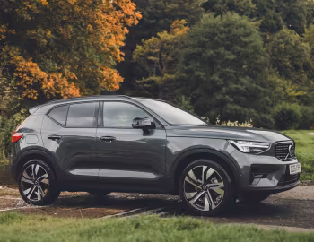 Volvo XC40 B4 [UK-spec] '2022–pr.