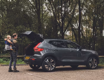 Volvo XC40 B4 [UK-spec] '2022–pr.