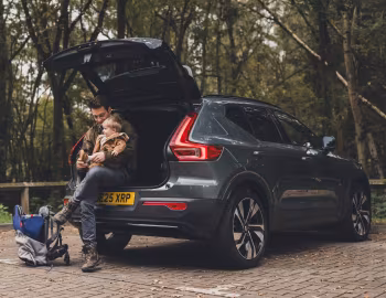 Volvo XC40 B4 [UK-spec] '2022–pr.