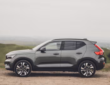 Volvo XC40 B4 [UK-spec] '2022–pr.