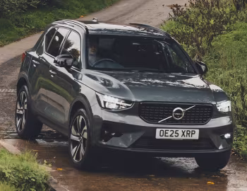 Volvo XC40 B4 [UK-spec] '2022–pr.