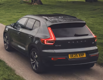 Volvo XC40 B4 [UK-spec] '2022–pr.