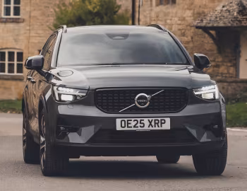 Volvo XC40 B4 [UK-spec] '2022–pr.