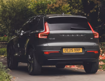 Volvo XC40 B4 [UK-spec] '2022–pr.