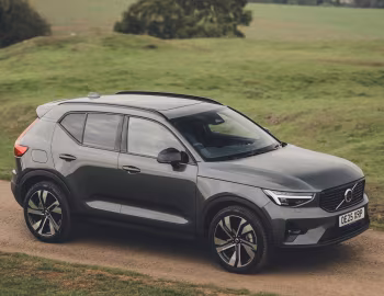 Volvo XC40 B4 [UK-spec] '2022–pr.