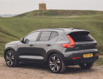 Volvo XC40 B4 [UK-spec] '2022–pr.