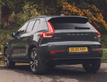 Volvo XC40 B4 [UK-spec] '2022–pr.