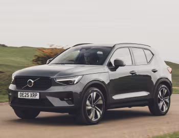 Volvo XC40 B4 [UK-spec] '2022–pr.