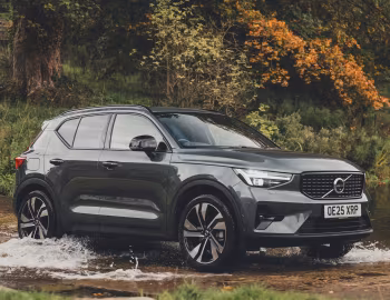 Volvo XC40 B4 [UK-spec] '2022–pr.