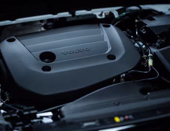 Sous la capuche Volvo XC40 B5 AWD R-Design [Japan] '2020–22