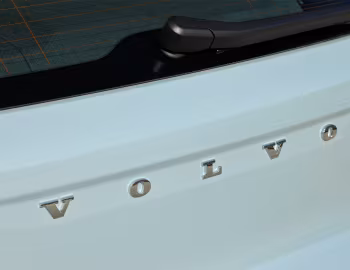 Volvo XC40 D4 Momentum [Worldwide] '2017–22
