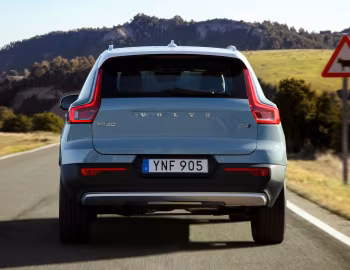 Volvo XC40 D4 Momentum [Worldwide] '2017–22