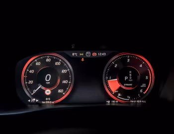 Tableau de bord Volvo XC40 D4 R-Design [UK-spec] '2017–pr.
