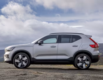 Volvo XC40 Recharge [UK-spec] '2022–24