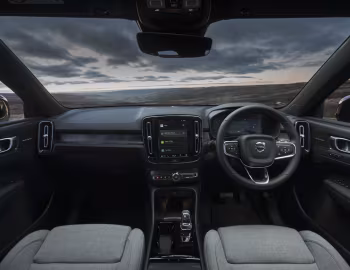 Panneau avant Volvo XC40 Recharge Twin [UK-spec] '2023–24