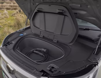 Sous la capuche Volvo XC40 Recharge Twin [UK-spec] '2023–24