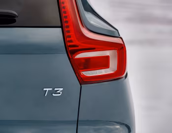 Volvo XC40 T3 Momentum [Worldwide] '2018–pr.