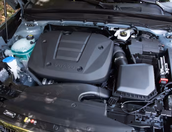 Sous la capuche Volvo XC40 T3 Momentum [Taiwan] '2020–pr.